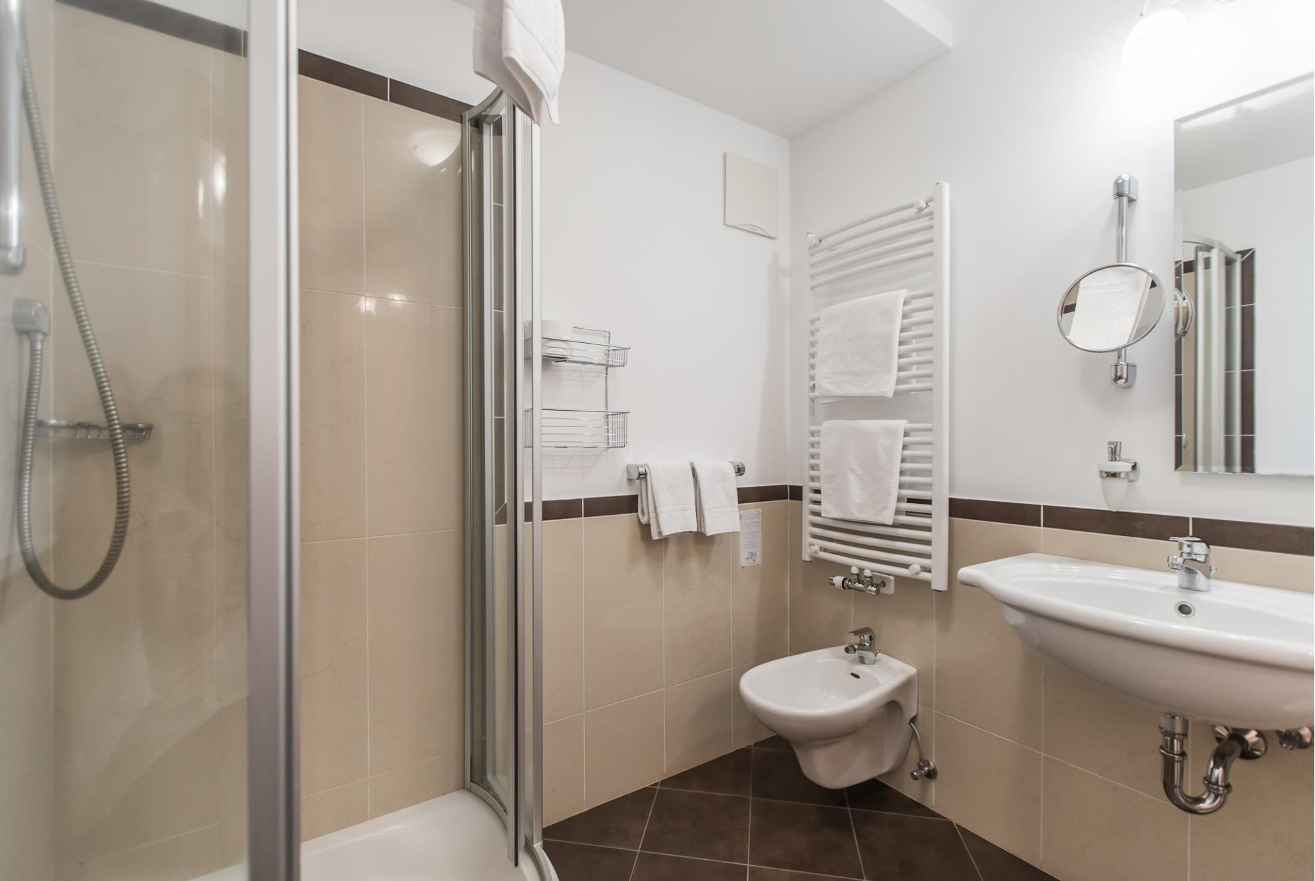 Rooms and suites hotel innerhofer 2 standard room alpen with ... 2 stuer en suite